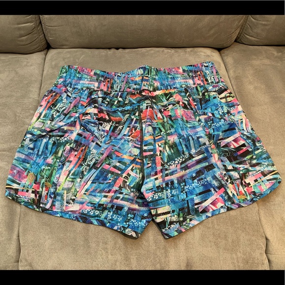 Lululemon Tracker Short - SeaWheeze 2018 - Picture 2 of 4